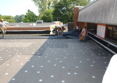 Installation on roof of rubber roofing insulation